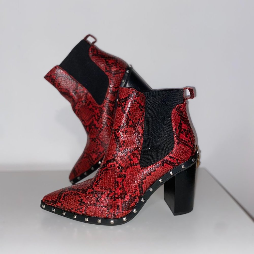 Charles by Charles David Dodger Chelsea Boot